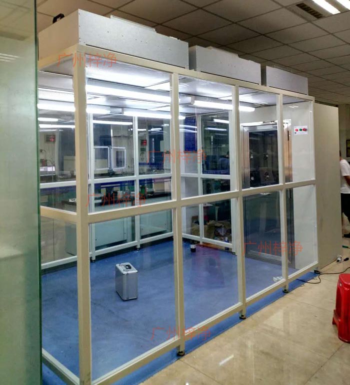 百级洁净棚满布FFU风机过滤单元，满足不同实验对环境条件的要求。